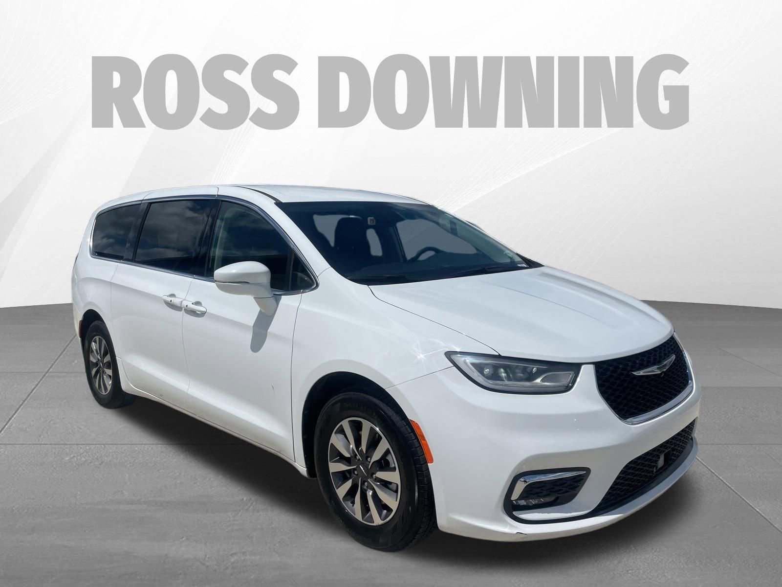 Used 2022 Chrysler Pacifica Touring-L FWD image 3