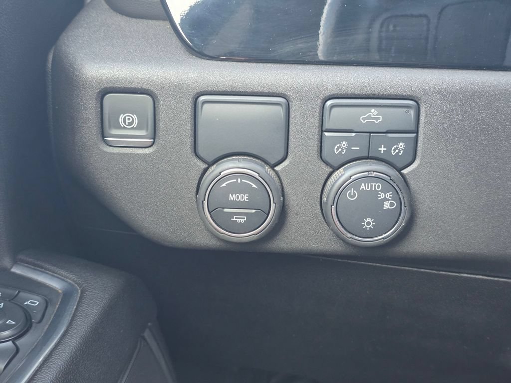 Used 2025 Chevrolet Silverado 1500 LT RWD image 31