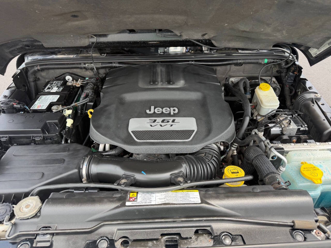 Used 2012 Jeep Wrangler Sahara AWD/4WD image 9