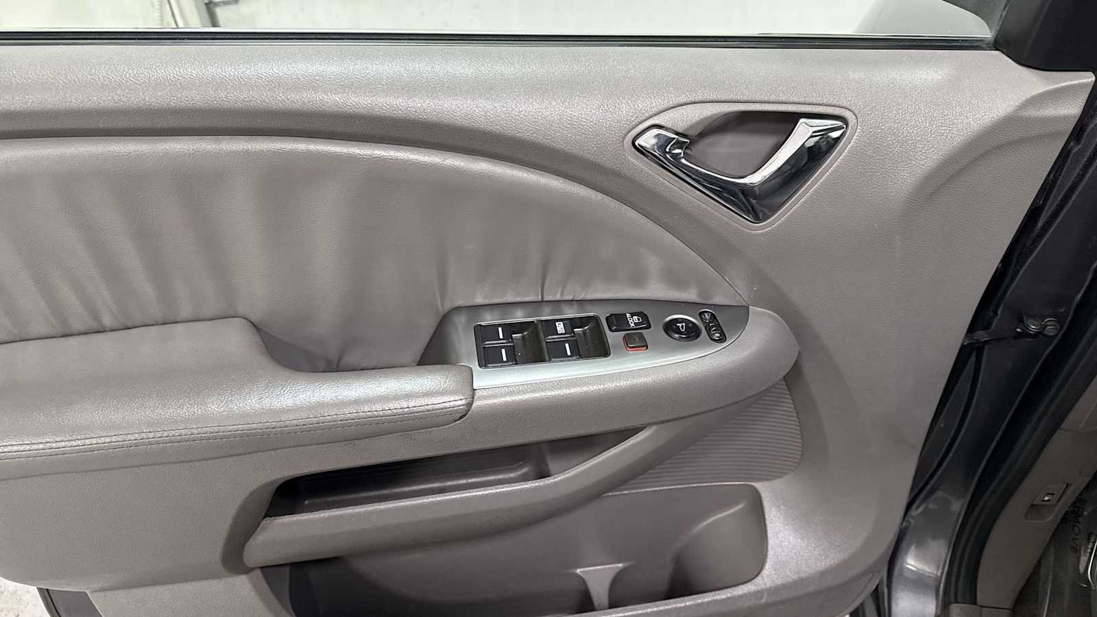 Used 2010 Honda Odyssey EX-L image 16