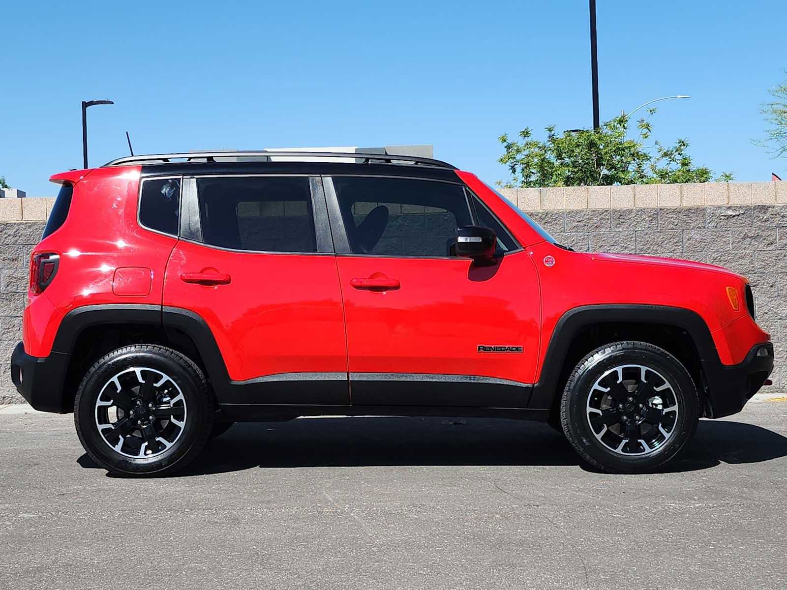 Used 2023 Jeep Renegade Trailhawk w/ Sun/Sound Group AWD/4WD image 10