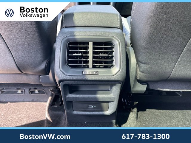 Used 2025 Volkswagen Taos SEL image 20