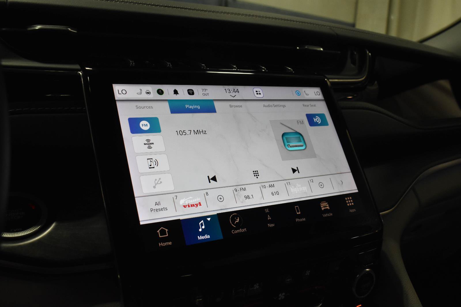 Used 2023 Jeep Grand Cherokee L Overland w/ Advanced Protech Group III AWD/4WD image 19
