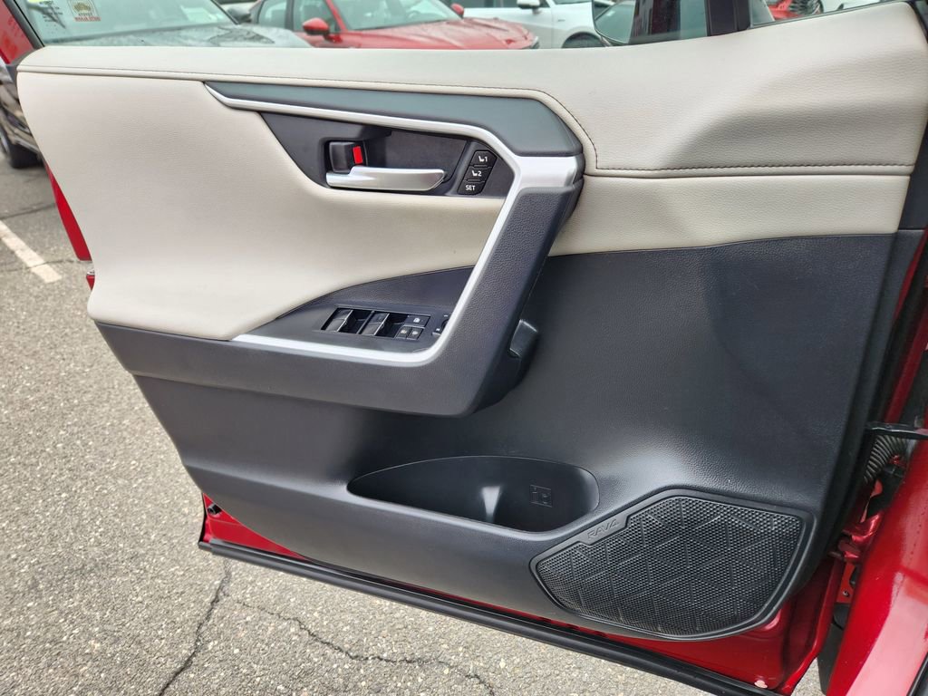 Used 2020 Toyota RAV4 Limited w/ Carpet Mat Package image 24