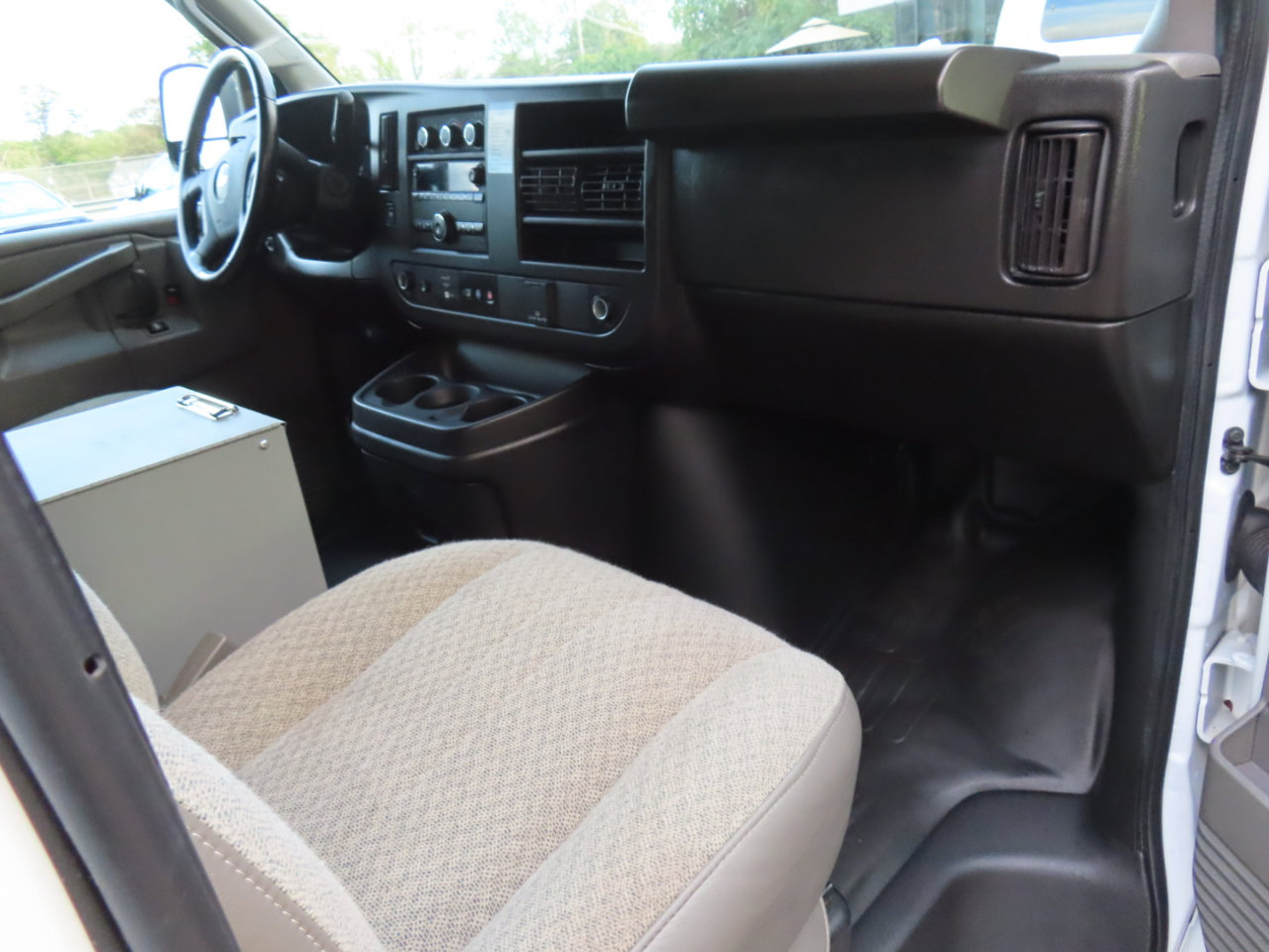 Used 2022 Chevrolet Express 2500 w/ Driver Convenience Package image 17