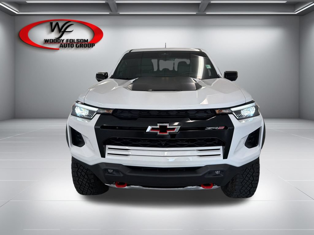 Used 2025 Chevrolet Colorado ZR2 w/ Midnight Edition AWD/4WD image 2