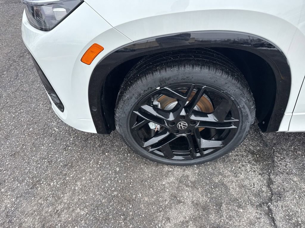 New 2026 Volkswagen Tiguan SE R-Line image 9