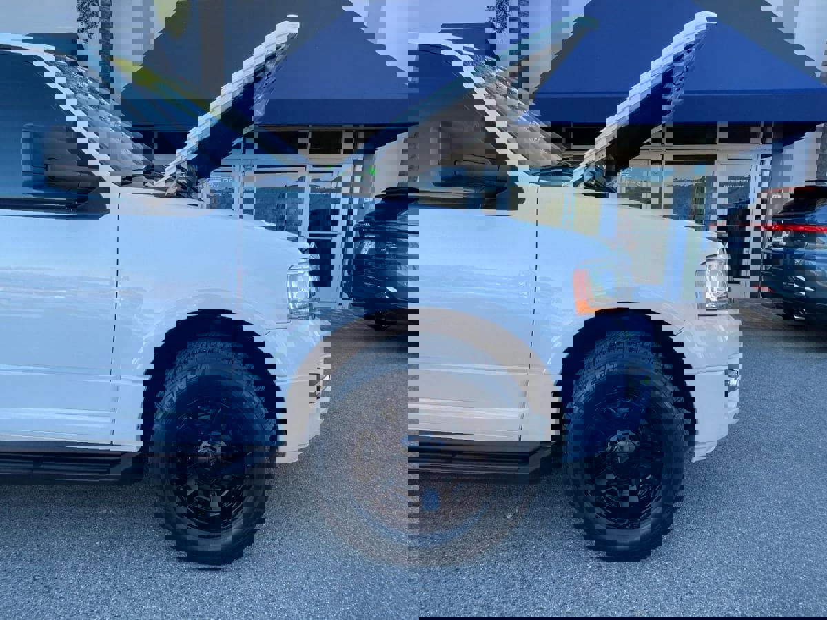 Used 2017 Ford Expedition XLT w/ Equipment Group 202A image 33