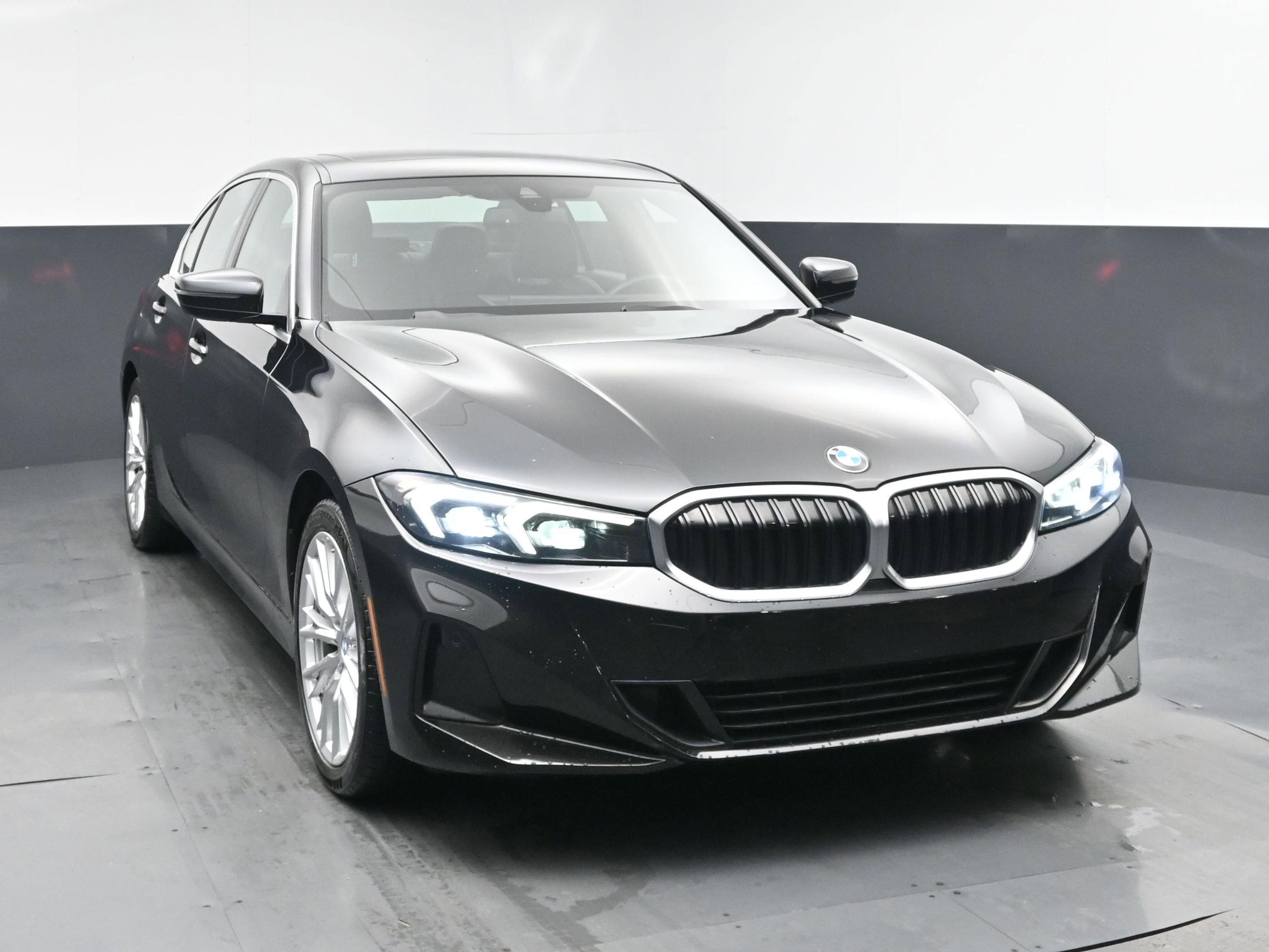 Used 2024 BMW 330i Sedan image 2