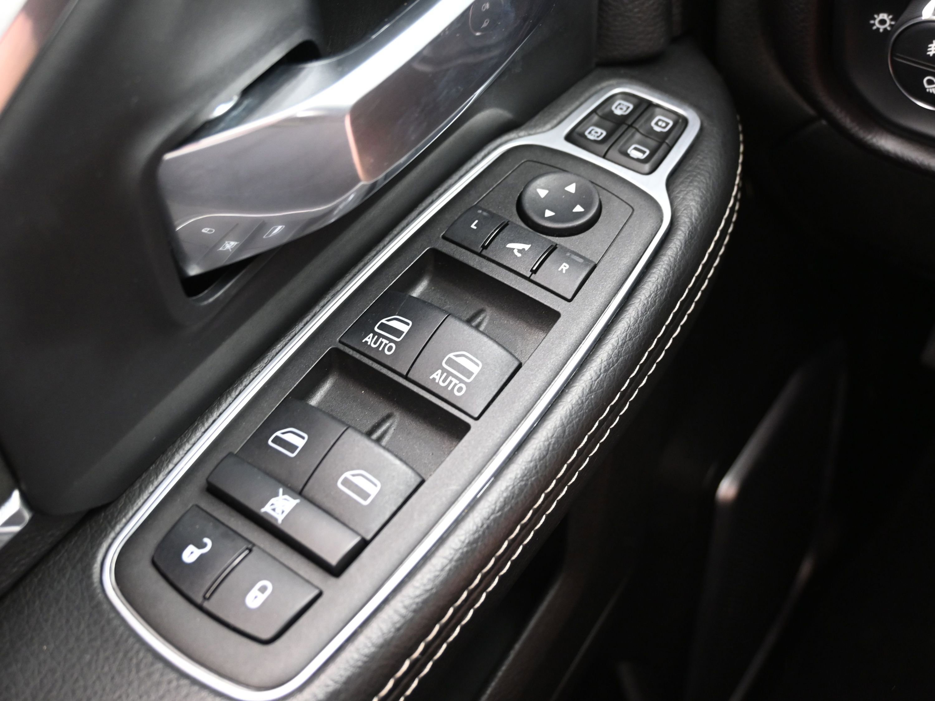 Used 2023 RAM 2500 Laramie w/ Night Edition image 25