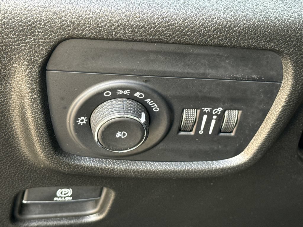 Used 2023 Jeep Grand Cherokee Limited AWD/4WD image 24