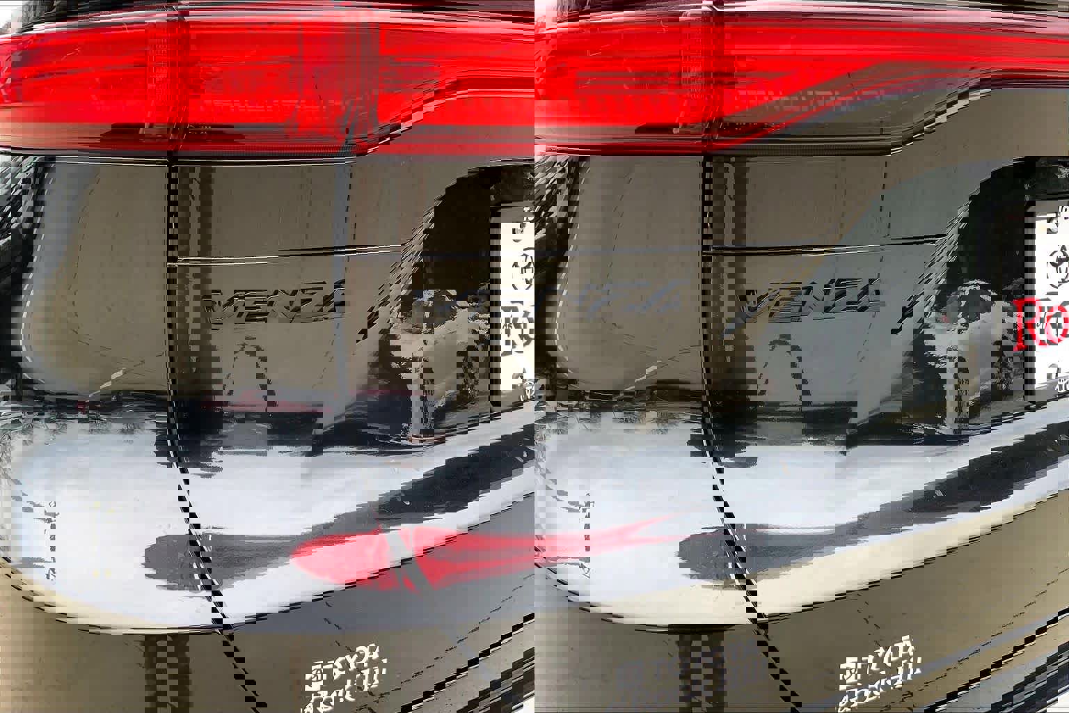 Used 2024 Toyota Venza Nightshade image 33