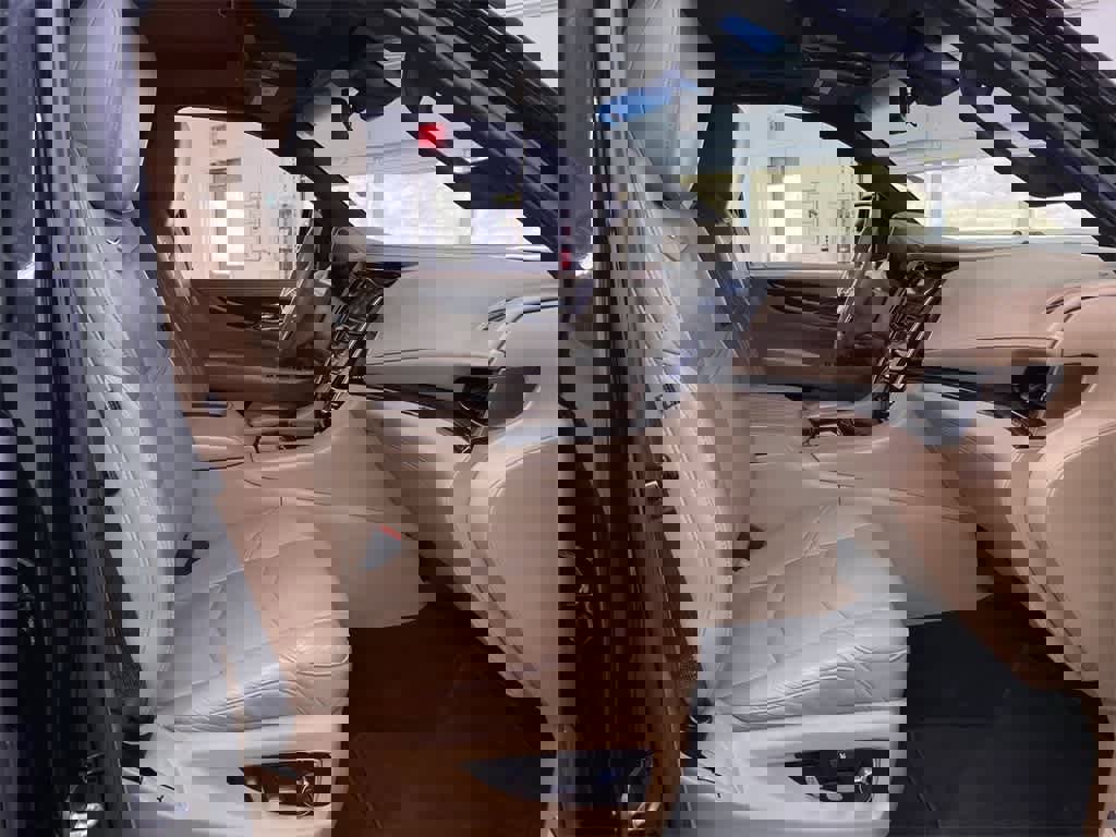 Used 2018 Cadillac Escalade Platinum image 18