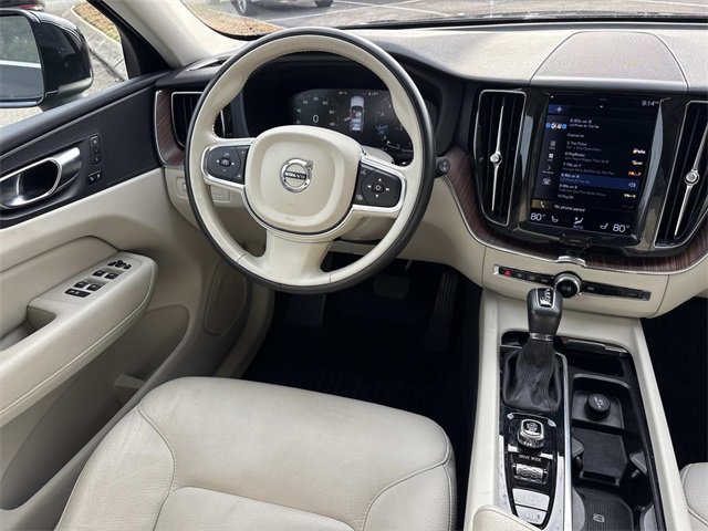Used 2021 Volvo XC60 T5 Momentum w/ Premium Package image 15
