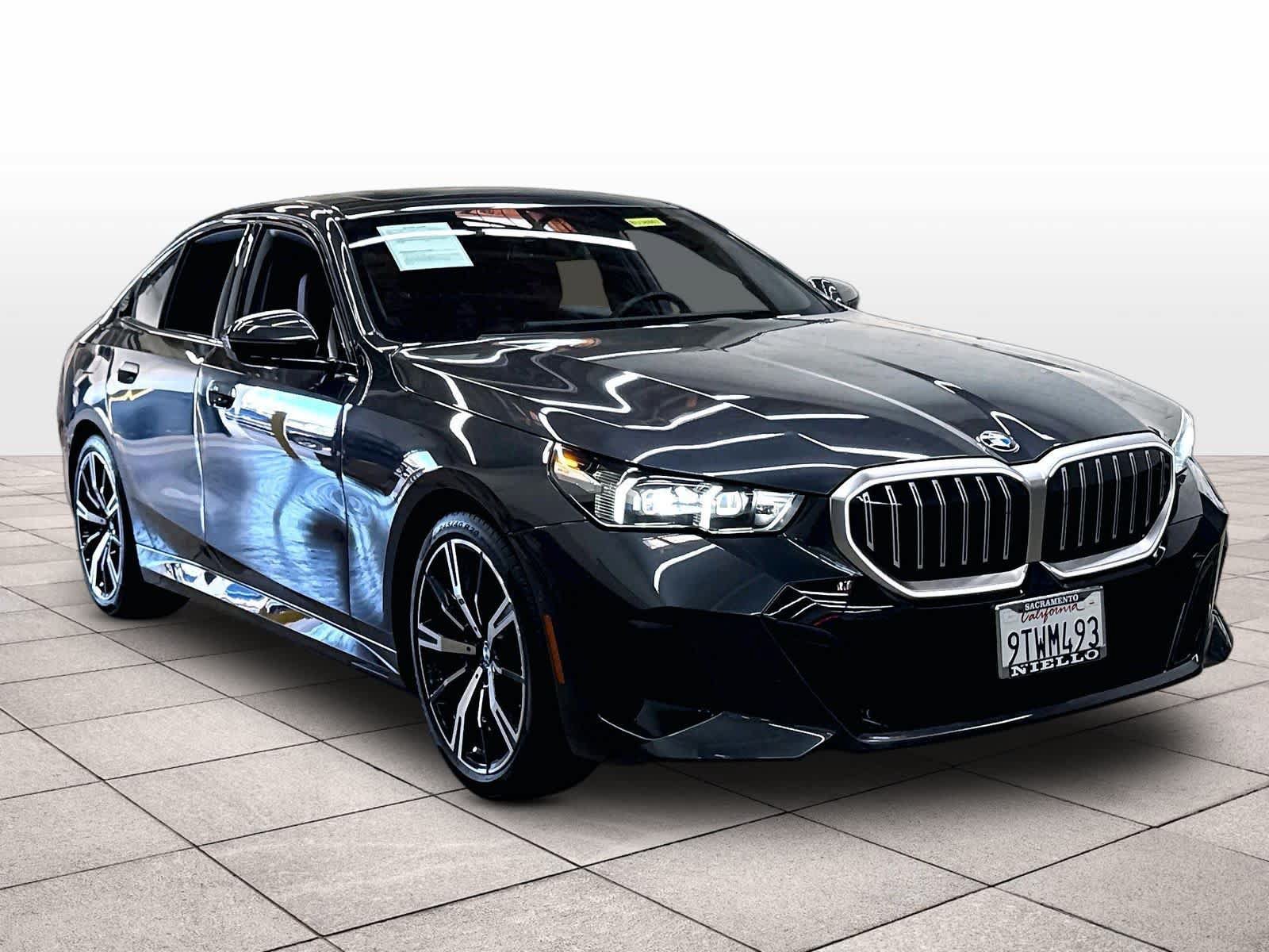 Used 2026 BMW 530i w/ M Sport Package RWD image 2