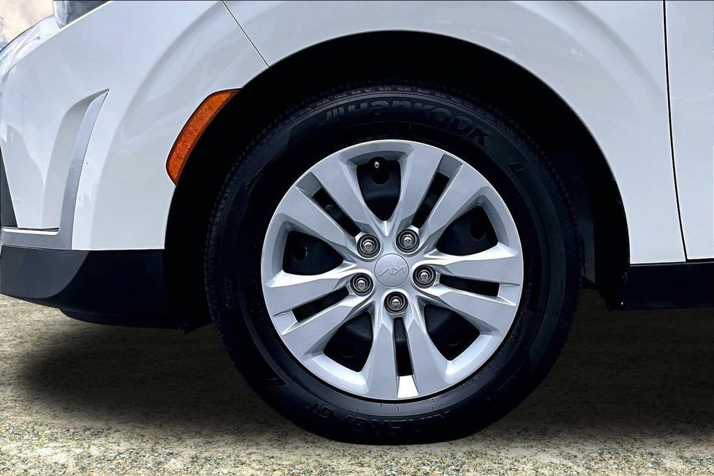 Used 2023 Kia Soul FWD image 34