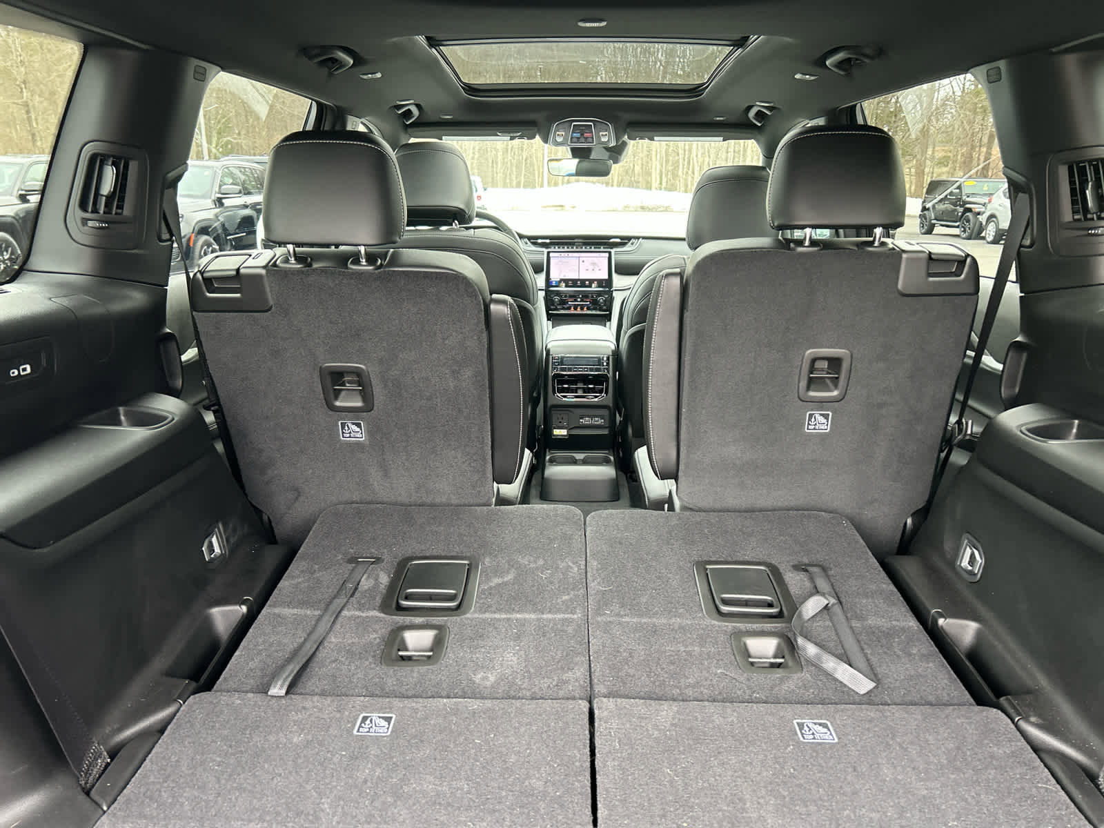 Used 2025 Jeep Grand Cherokee L Limited w/ Black Appearance Package image 40