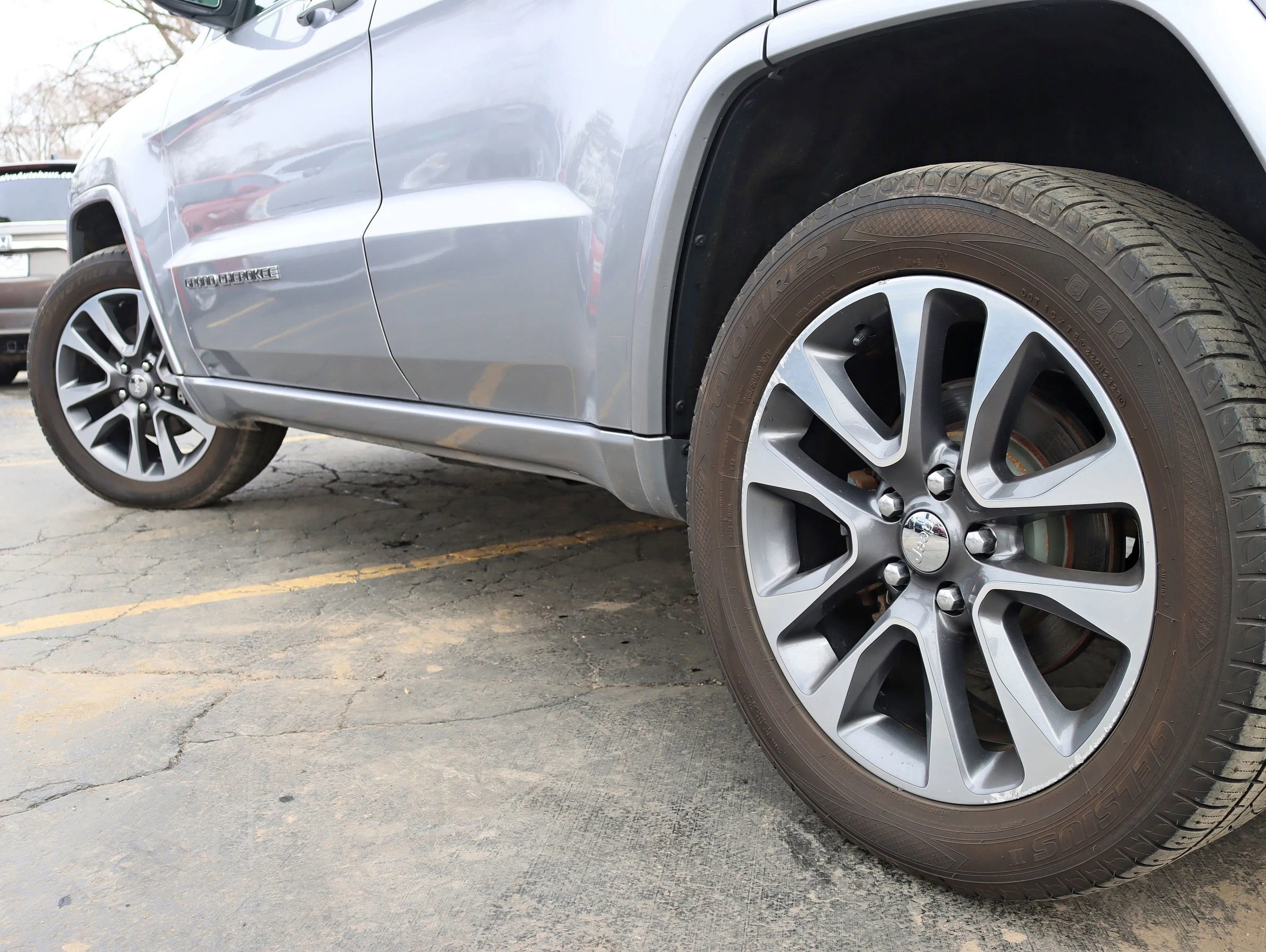 Used 2017 Jeep Grand Cherokee Overland AWD/4WD image 14