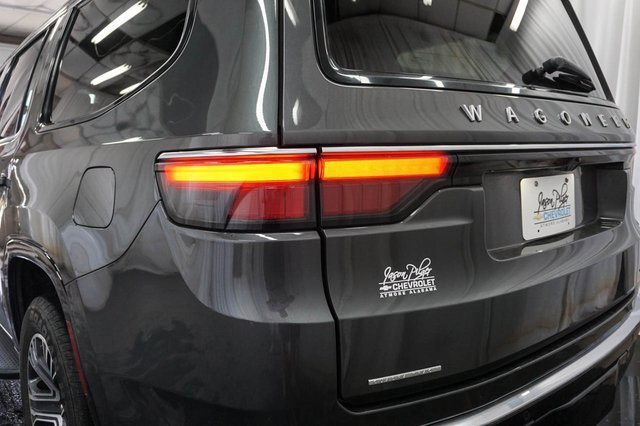 Used 2023 Jeep Wagoneer Series II image 19