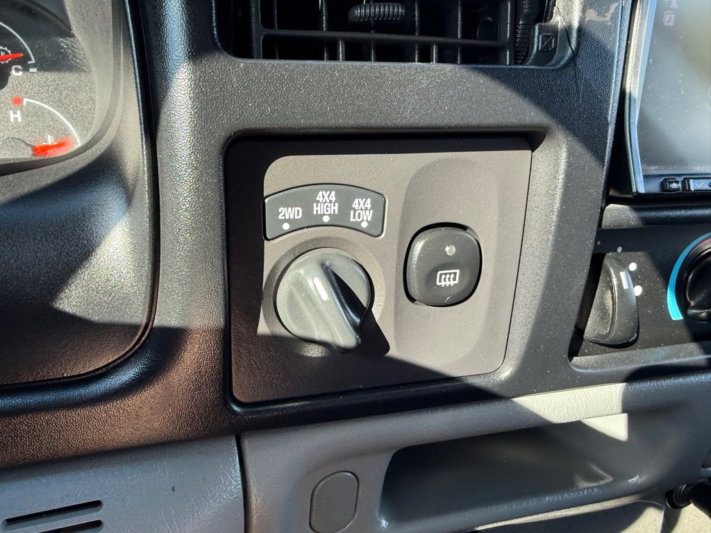 Used 2005 Ford Excursion XLT image 32