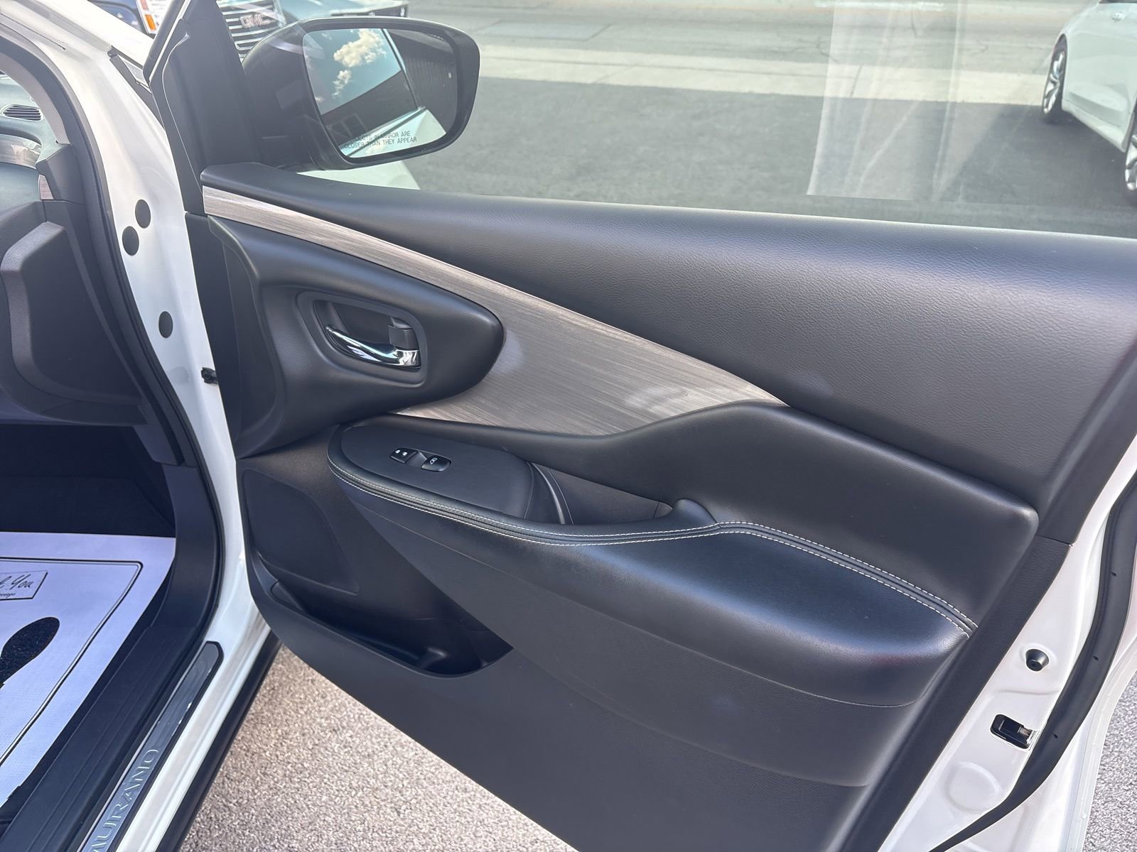 Used 2016 Nissan Murano SV image 18