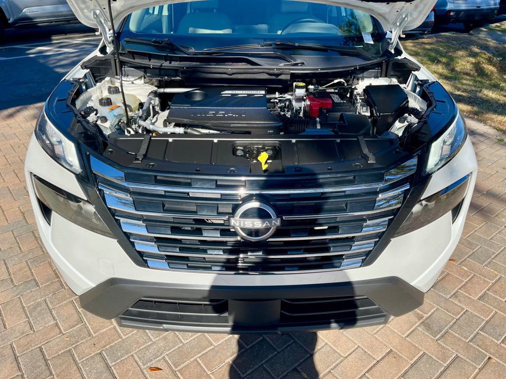 Used 2025 Nissan Rogue SV image 13