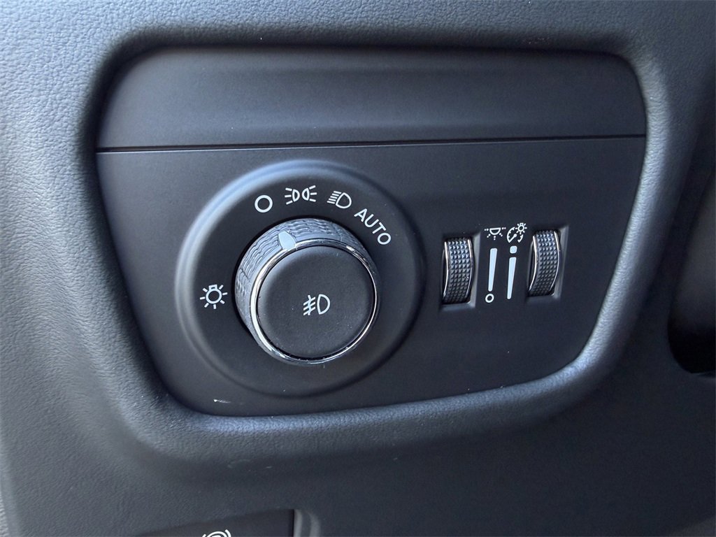 New 2025 Jeep Grand Cherokee Summit image 16