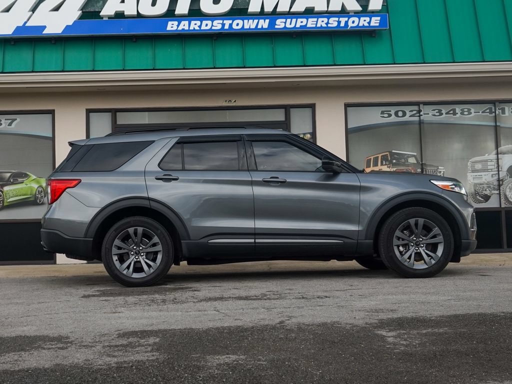 Used 2022 Ford Explorer XLT w/ Equipment Group 202A AWD/4WD image 2