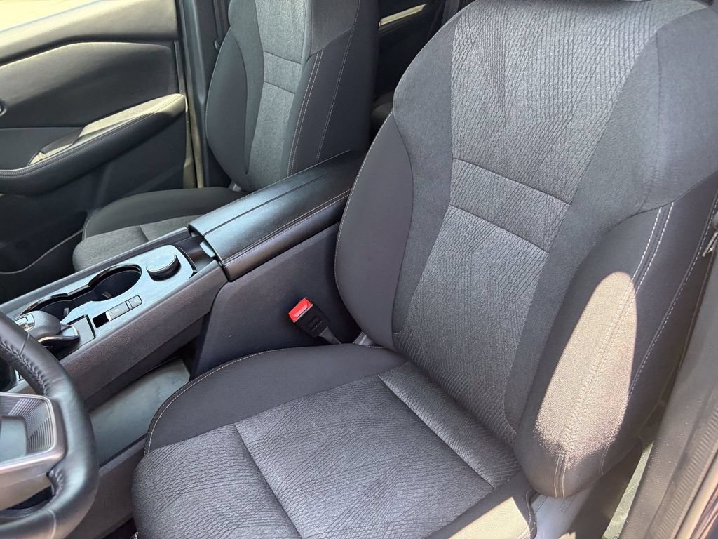 Used 2025 Nissan Rogue SV AWD/4WD image 23