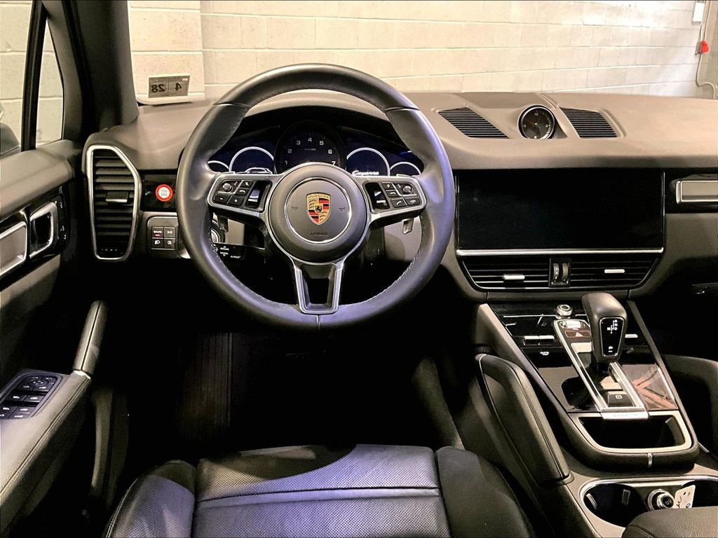 Certified 2023 Porsche Cayenne Platinum Edition image 11