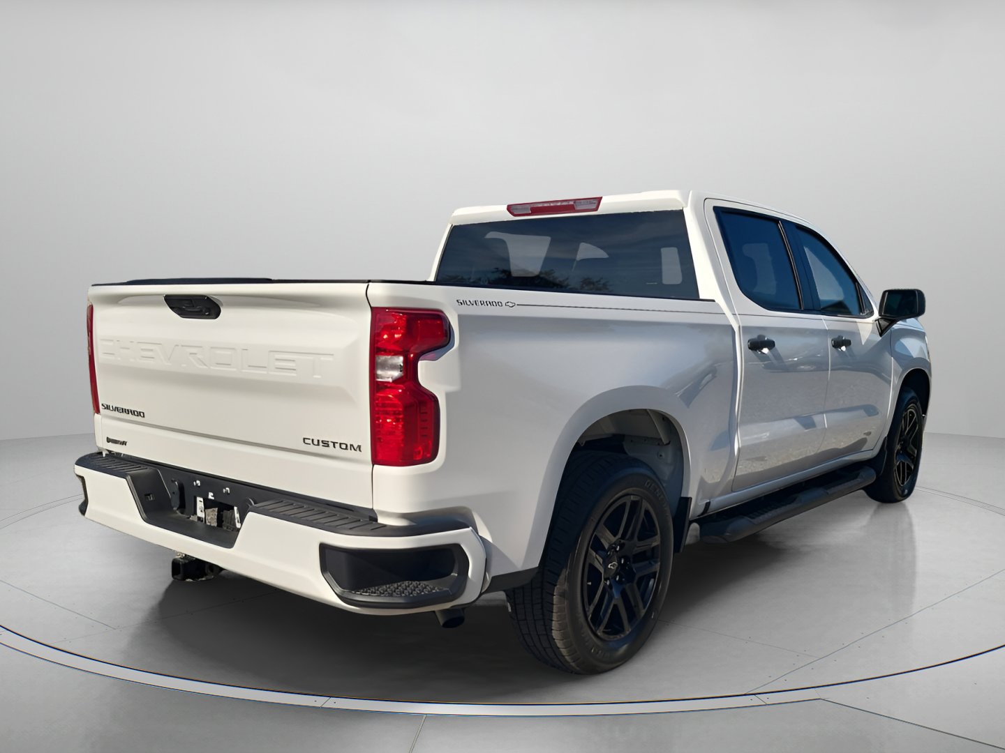 Used 2025 Chevrolet Silverado 1500 Custom image 4