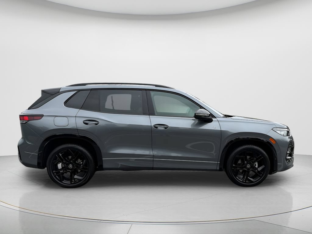 New 2026 Volkswagen Tiguan SE R-Line FWD image 4