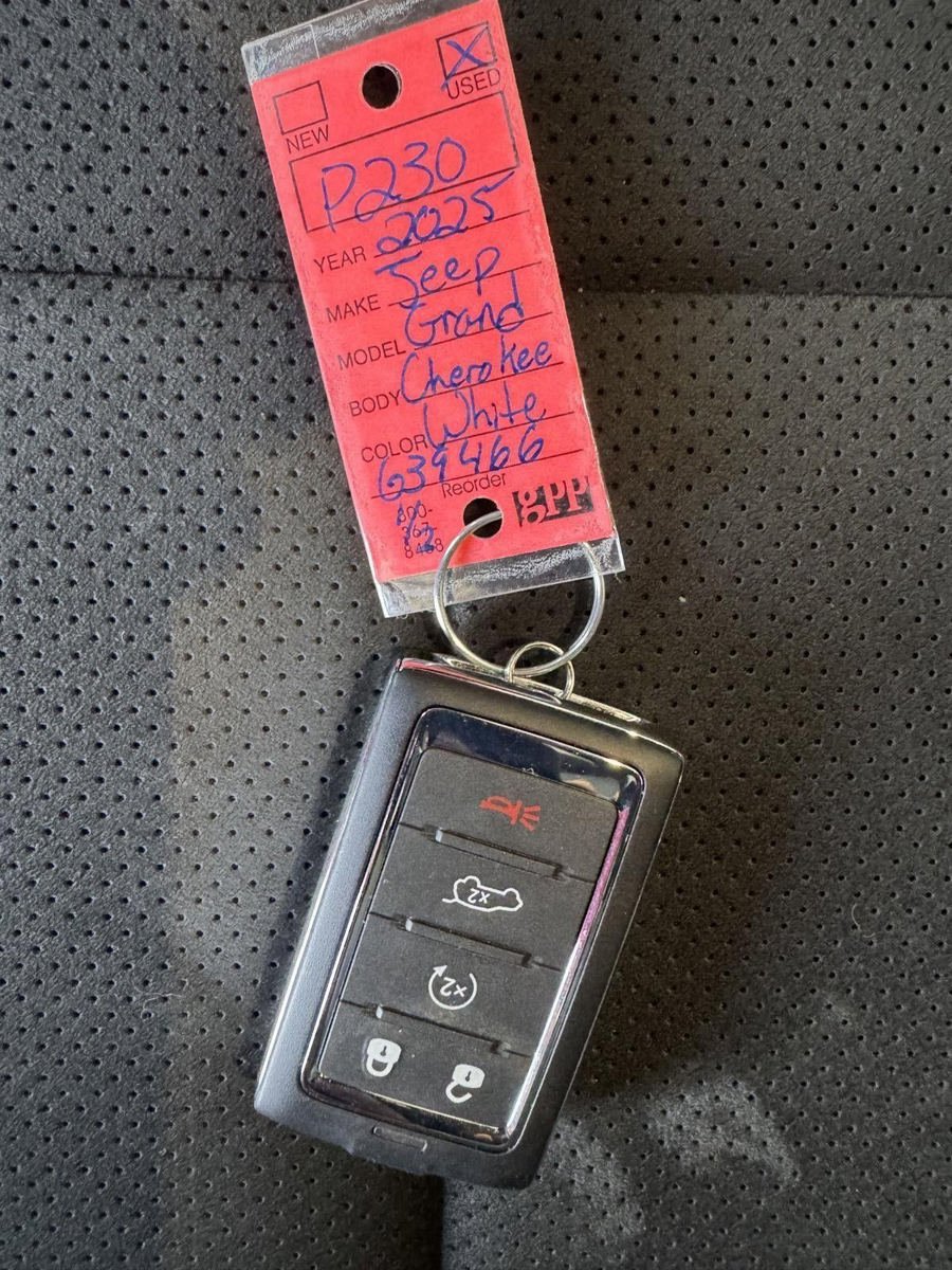 Used 2025 Jeep Grand Cherokee L Laredo AWD/4WD image 38