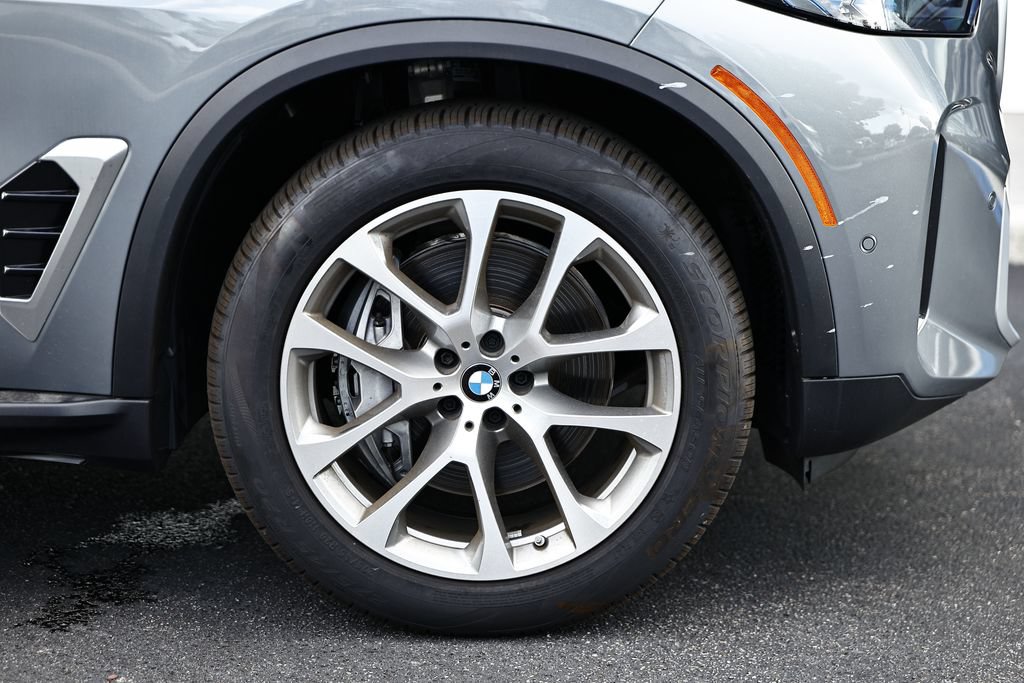 New 2026 BMW X5 xDrive50e w/ Premium Package AWD/4WD image 12