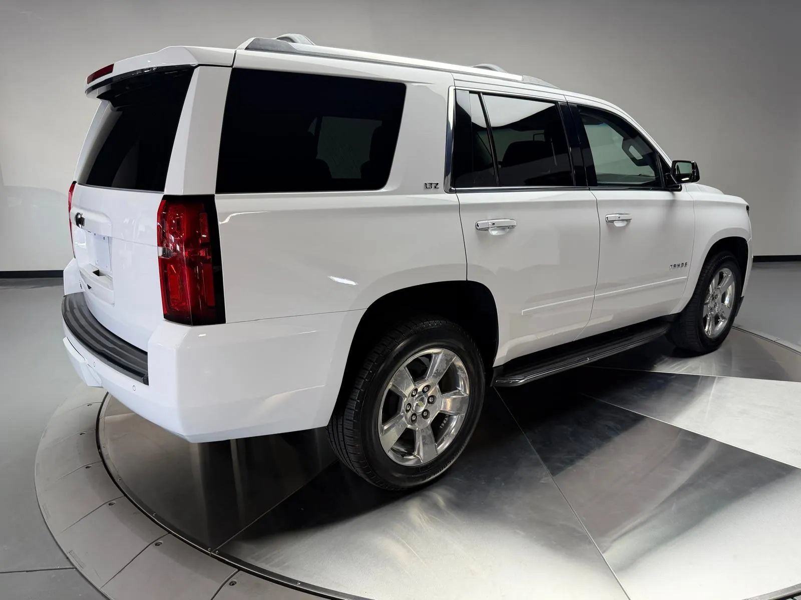 Used 2016 Chevrolet Tahoe LTZ RWD image 2