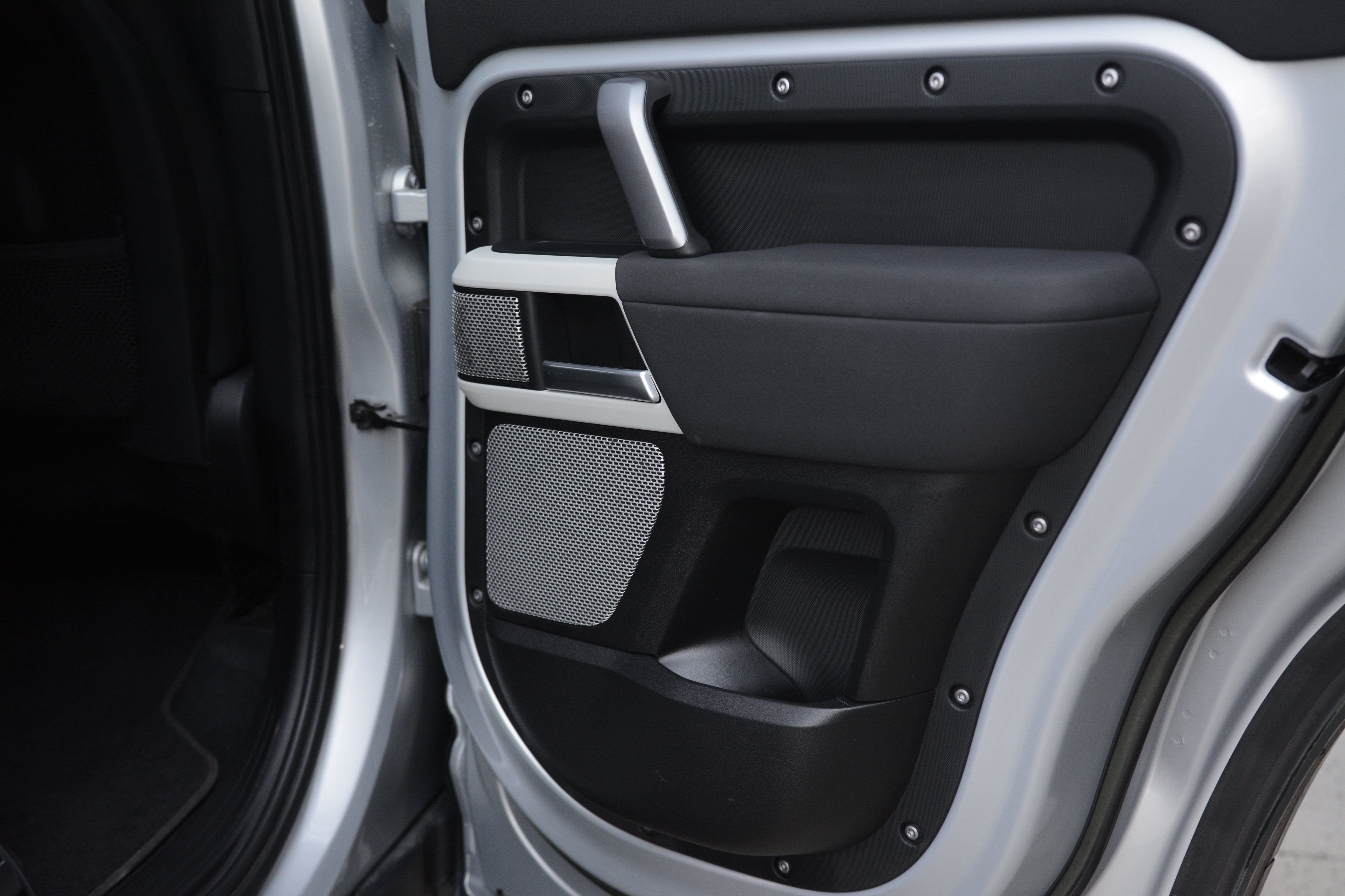 Certified 2023 Land Rover Defender 130 X-Dynamic SE AWD/4WD image 36