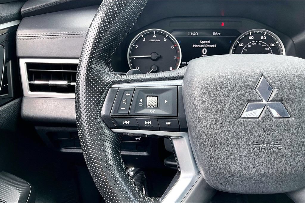 Used 2024 Mitsubishi Outlander SE AWD/4WD image 11