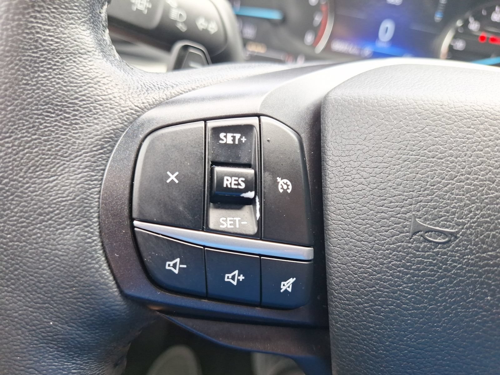 Used 2020 Ford Explorer XLT w/ Comfort Package RWD image 21