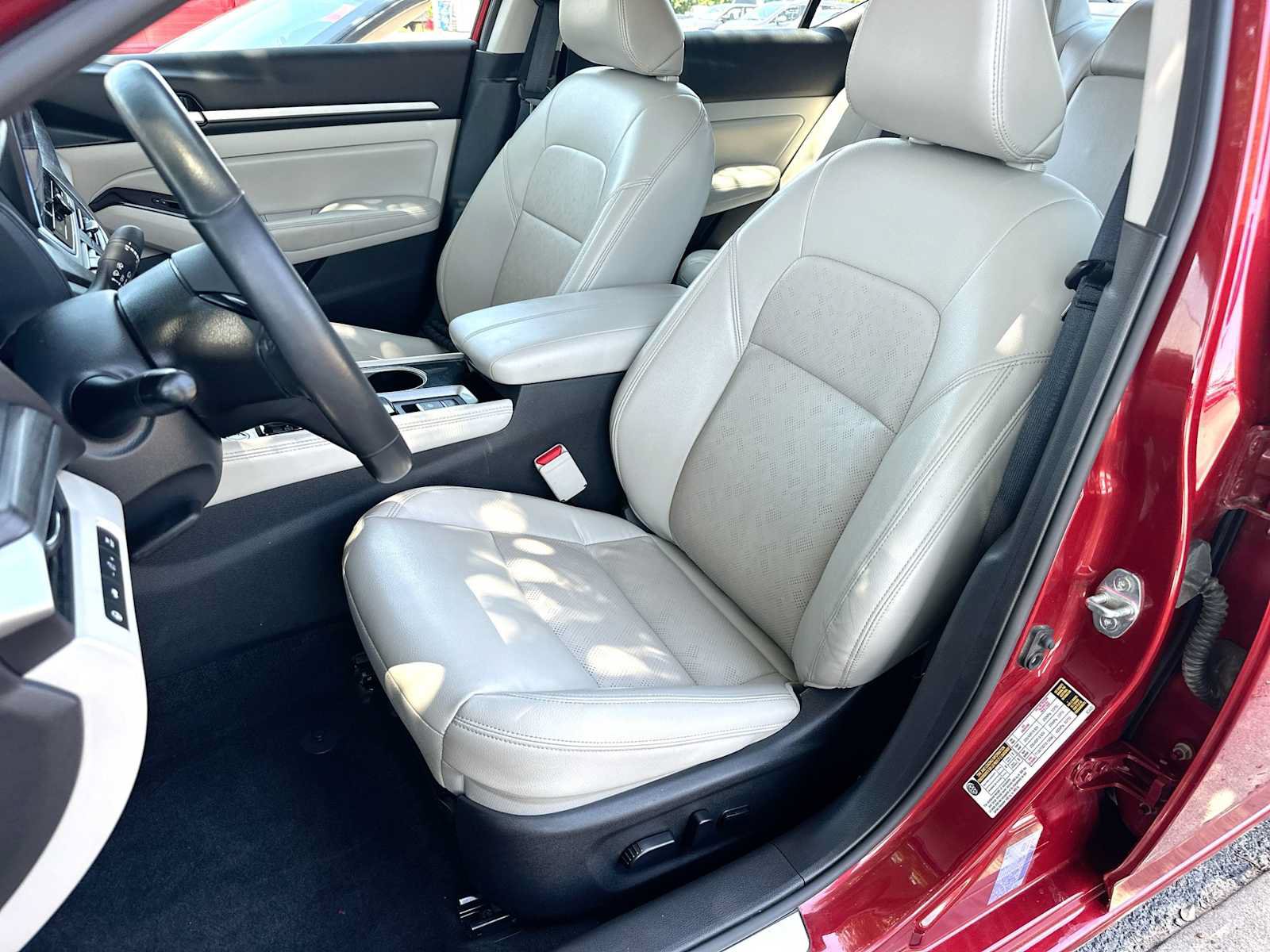 Used 2024 Nissan Altima 2.5 SL FWD image 17