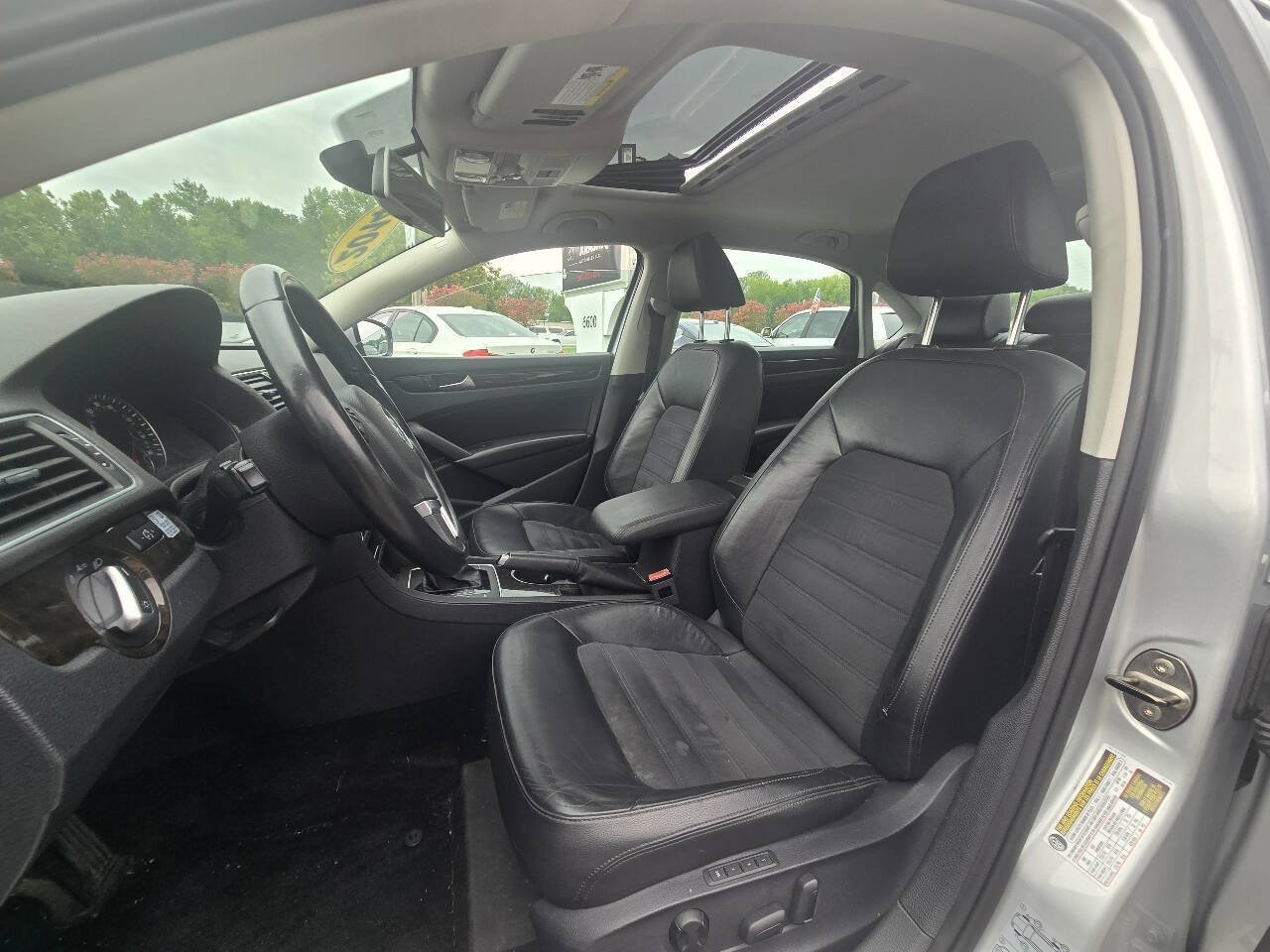 Used 2014 Volkswagen Passat TDI SEL Premium FWD image 19