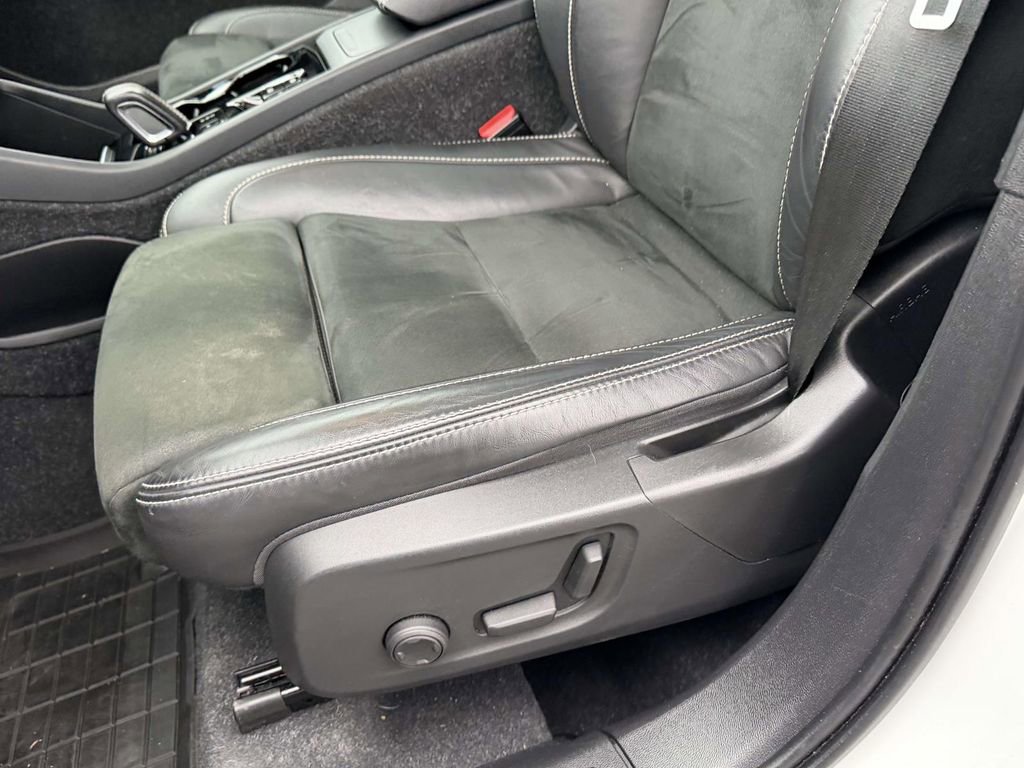 Used 2021 Volvo XC40 T5 R-Design w/ Advanced Package image 17