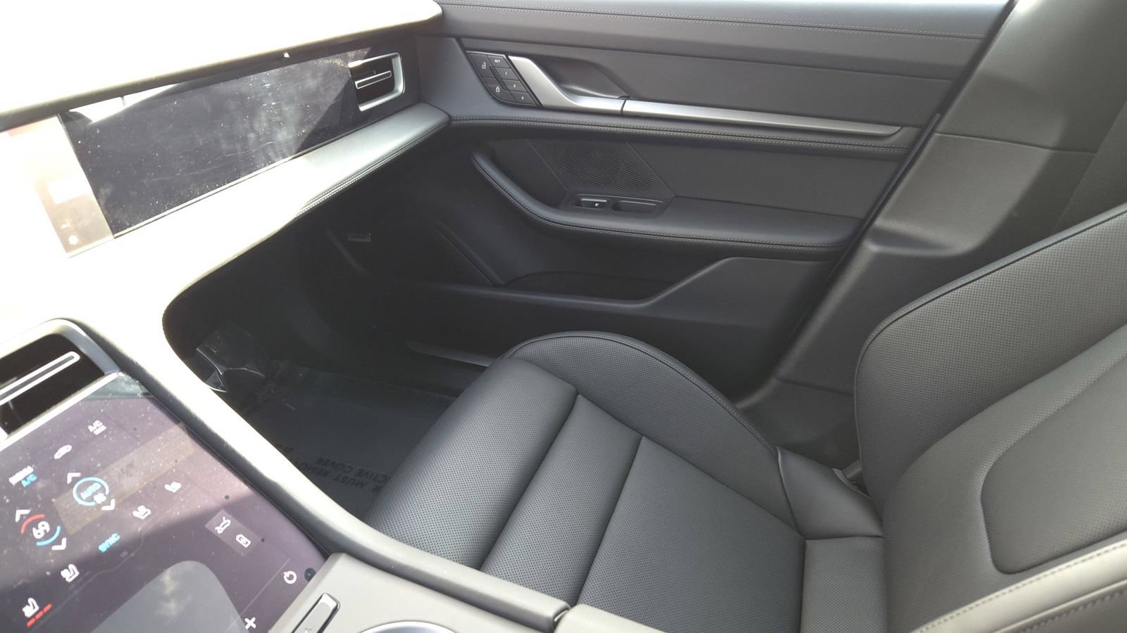 Used 2025 Porsche Taycan RWD image 27