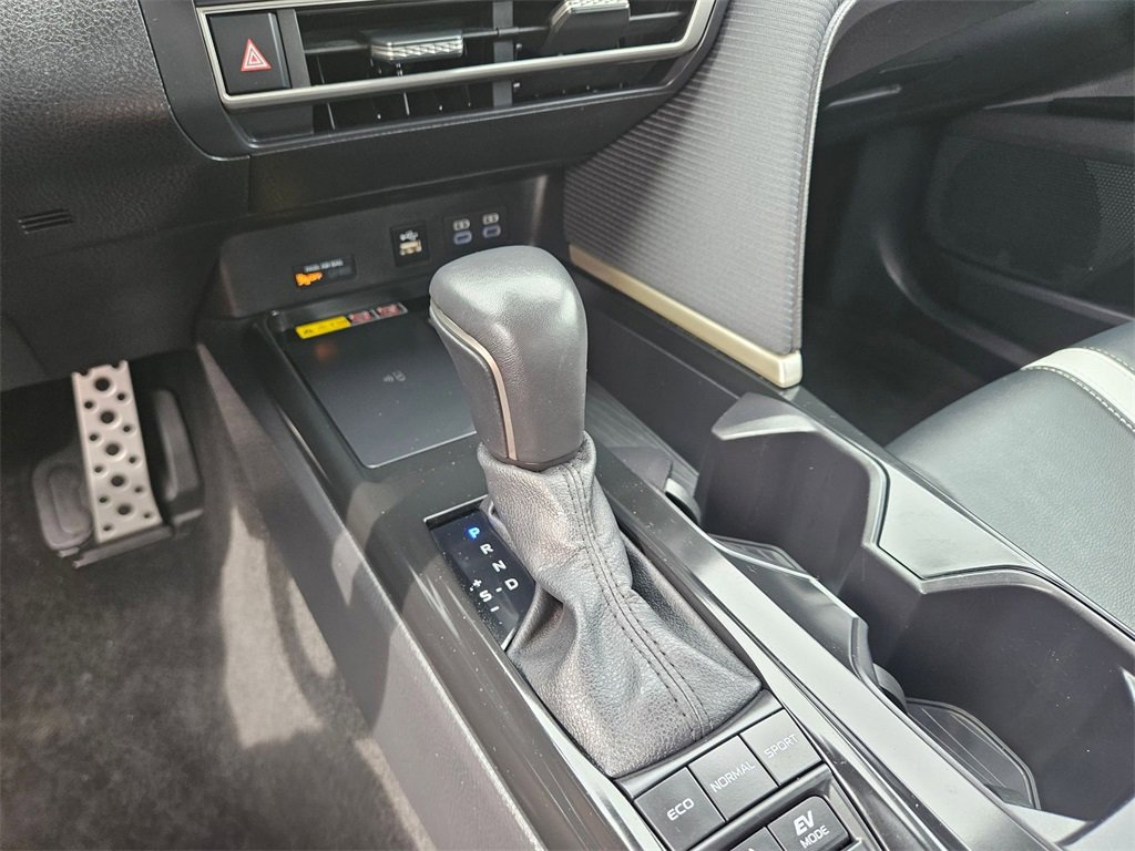 Used 2025 Toyota Camry SE image 28