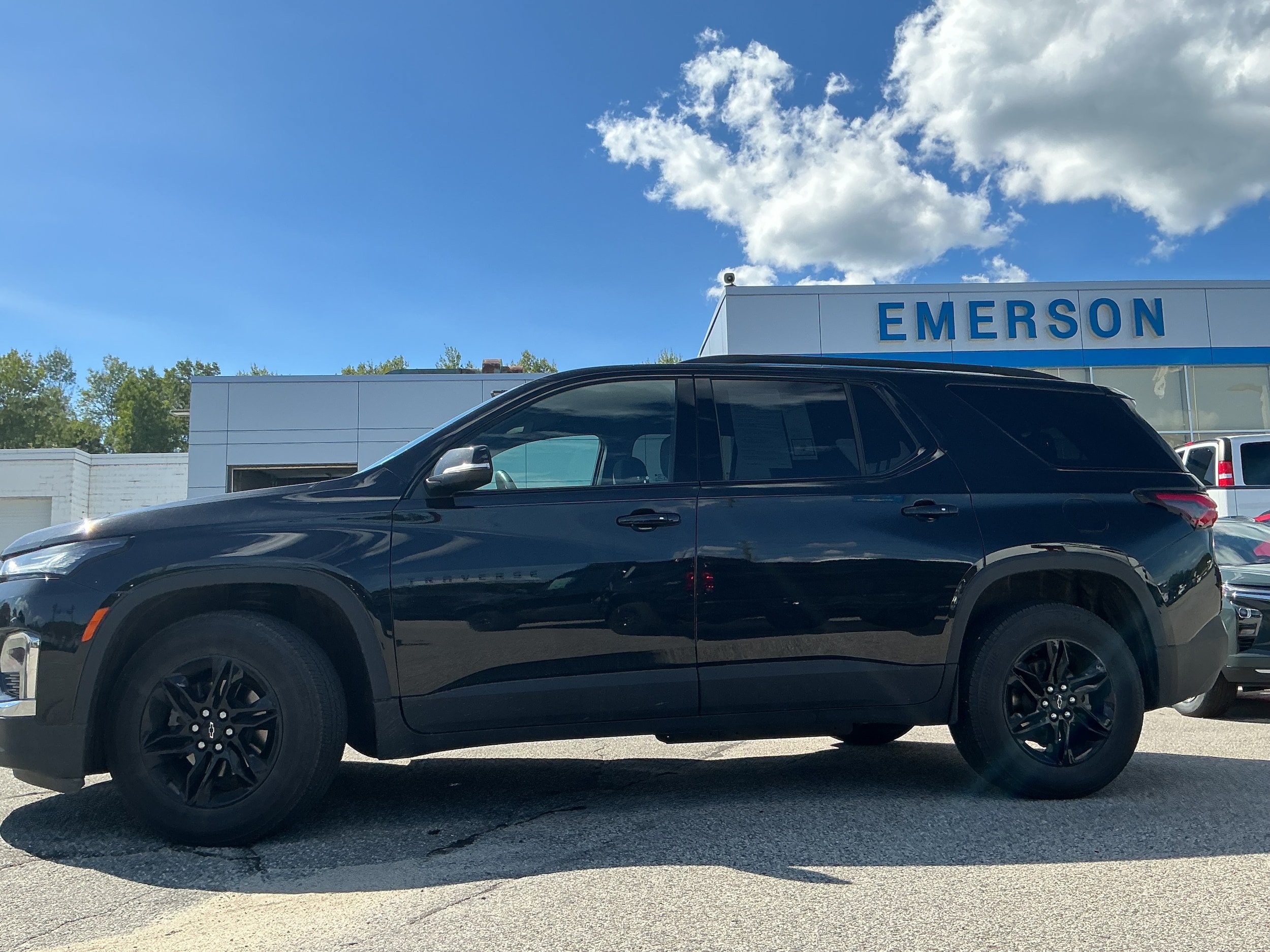 Certified 2023 Chevrolet Traverse LT w/ Midnight/Sport Edition AWD/4WD image 2