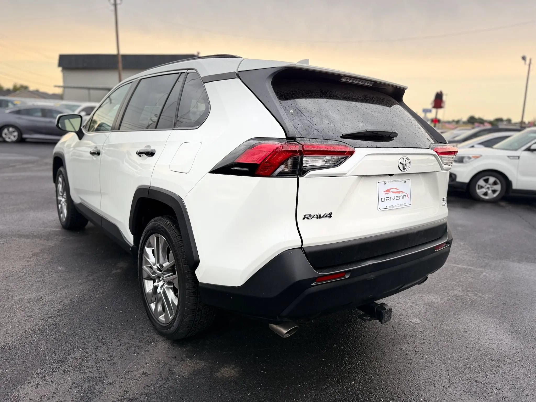 Used 2021 Toyota RAV4 XLE Premium AWD/4WD image 5