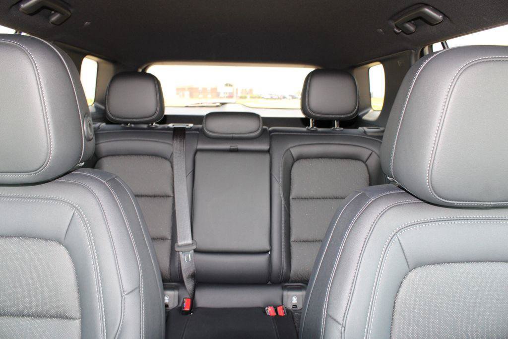 New 2026 Chevrolet Equinox LT w/ Convenience Package II FWD image 8