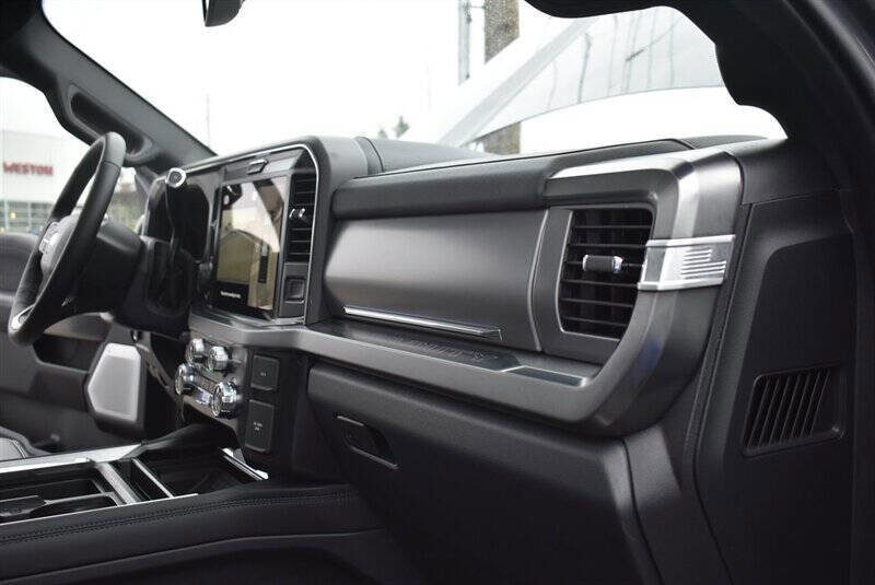 Used 2025 Ford F450 Platinum w/ FX4 Off-Road Package image 33