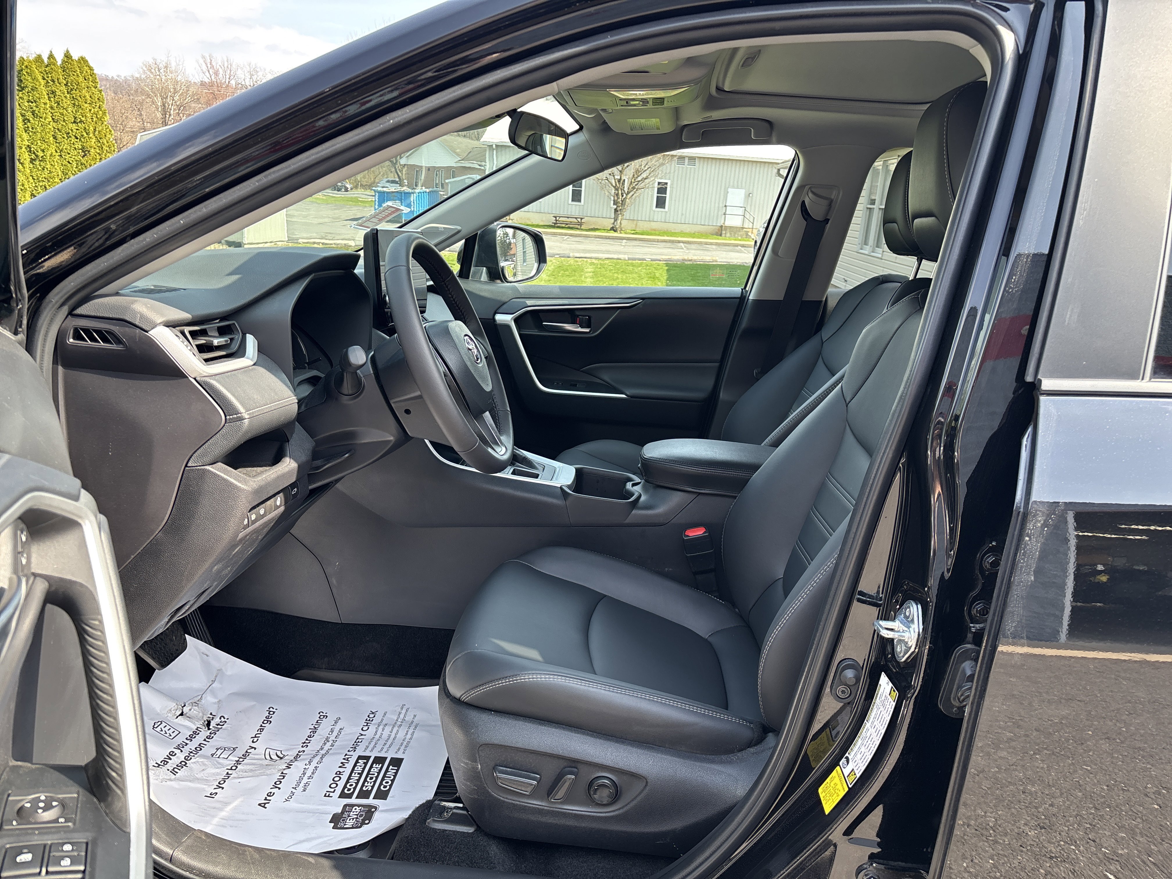 Used 2025 Toyota RAV4 XLE Premium image 13