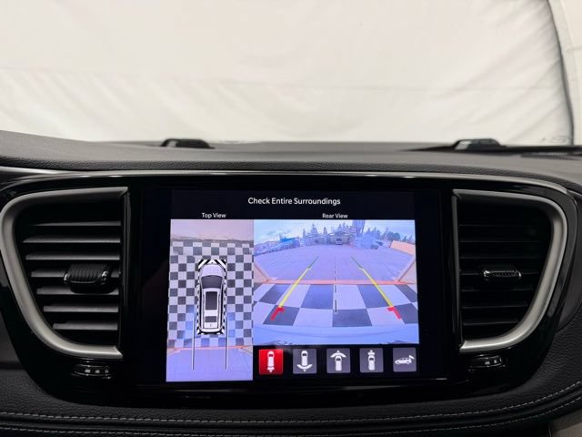 Used 2024 Chrysler Pacifica Touring-L AWD/4WD image 37