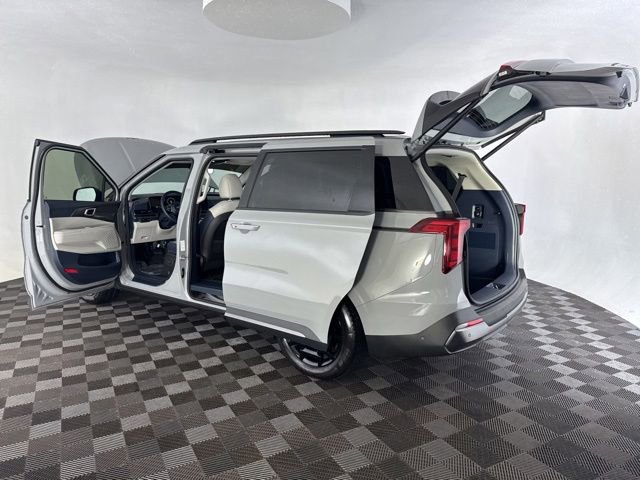 Certified 2026 Kia Carnival SX w/ SX Dark Edition Package FWD image 17